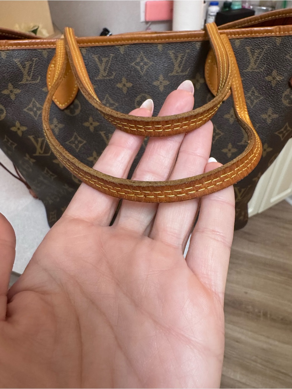 Louis Vuitton Neverfull MM Monogram Tote with Pouch - Picture 5 of 6